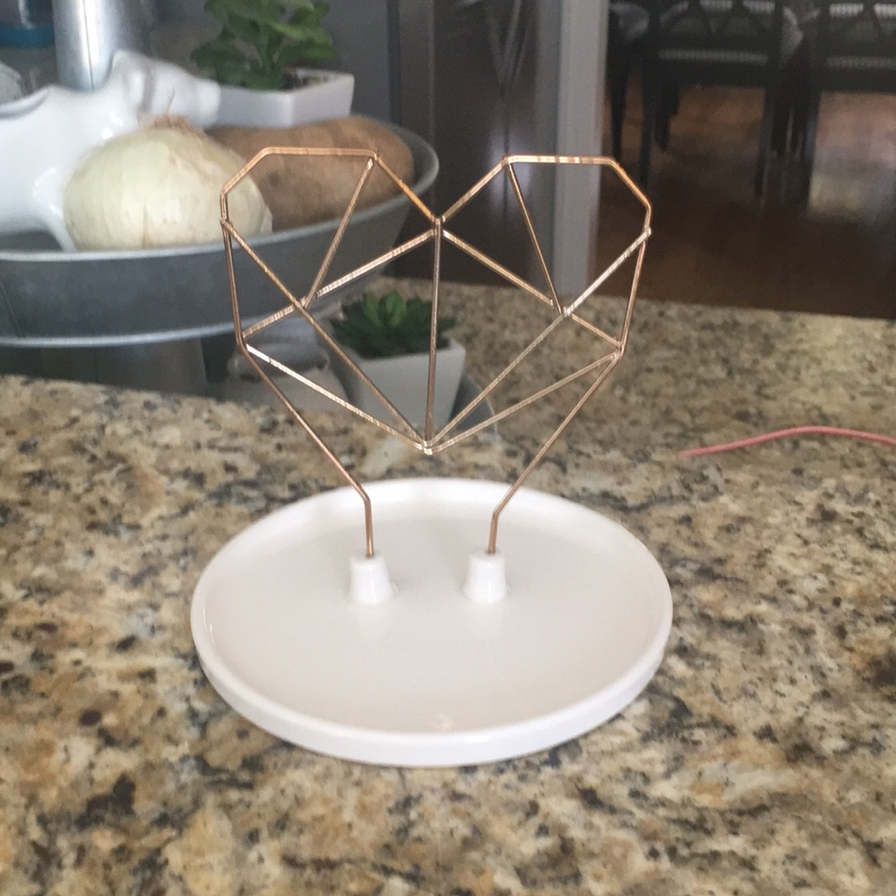 Coxet Wire Heart Ceramic Jewelry Holder